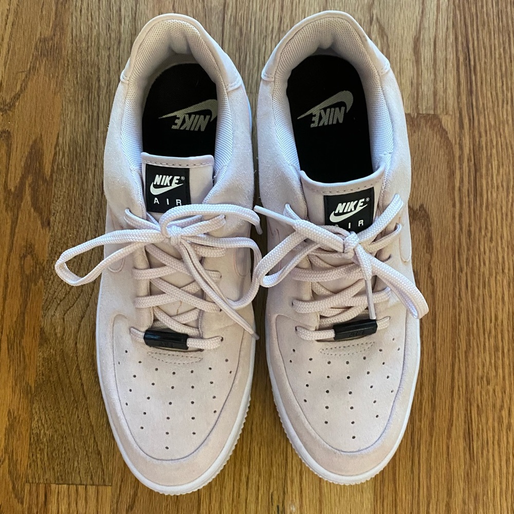 Nike air force sage low in pink!